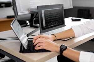 As Stack Overflow Fades to 2009 Levels, Reddit Marketing Inherits the Traffic